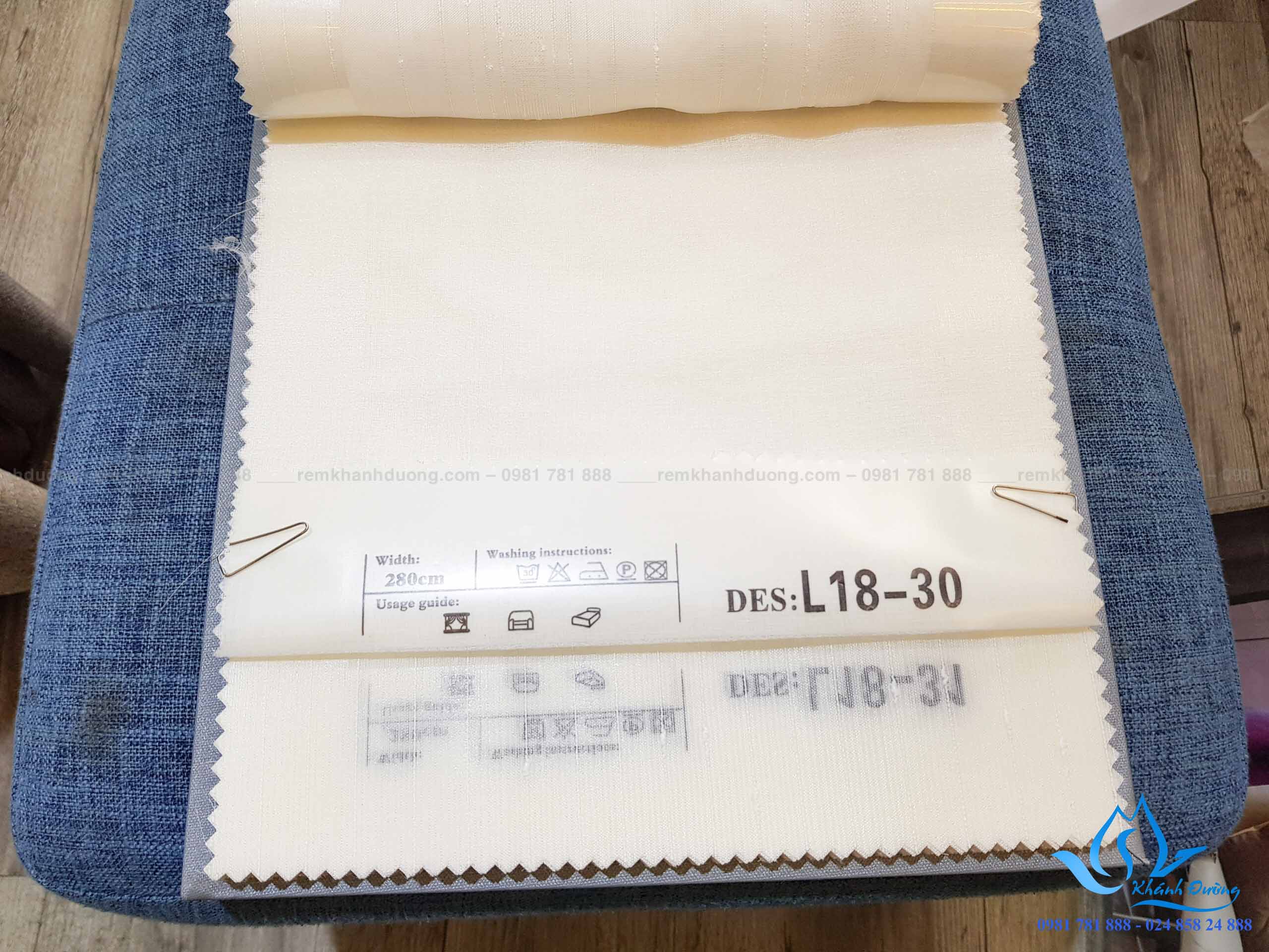 Lớp rèm thứ hai của rèm HP79-S02 là lớp rèm voan mỏng màu trắng