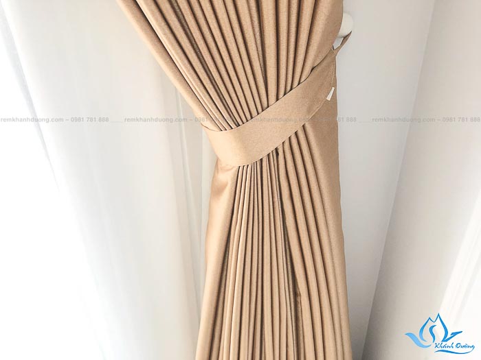 Sắc vàng đồng sang trọng của rèm vải biệt thự GP486