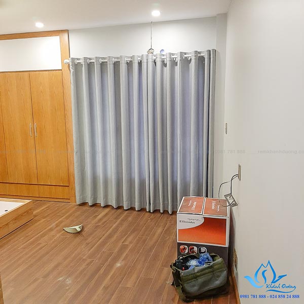 Rèm vải một lớp đẹp màu ghi sáng cho phòng ngủ