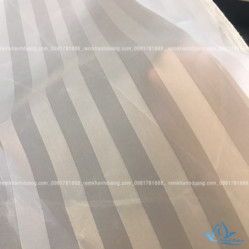 Họa tiết sọc dọc của mẫu rèm phòng tắm PT110