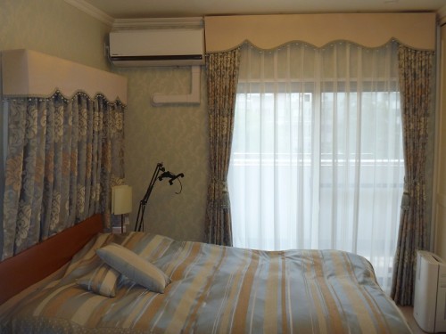 Lớp màn dưới trong thiết kế rèm tạo sự cách điệu tinh tế