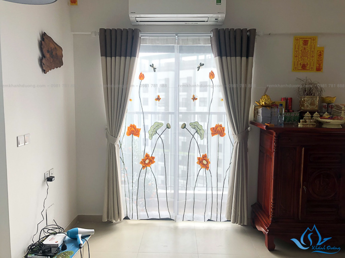 Rèm voan thêu tay đẹp cho phòng thờ tại Hưng Yên