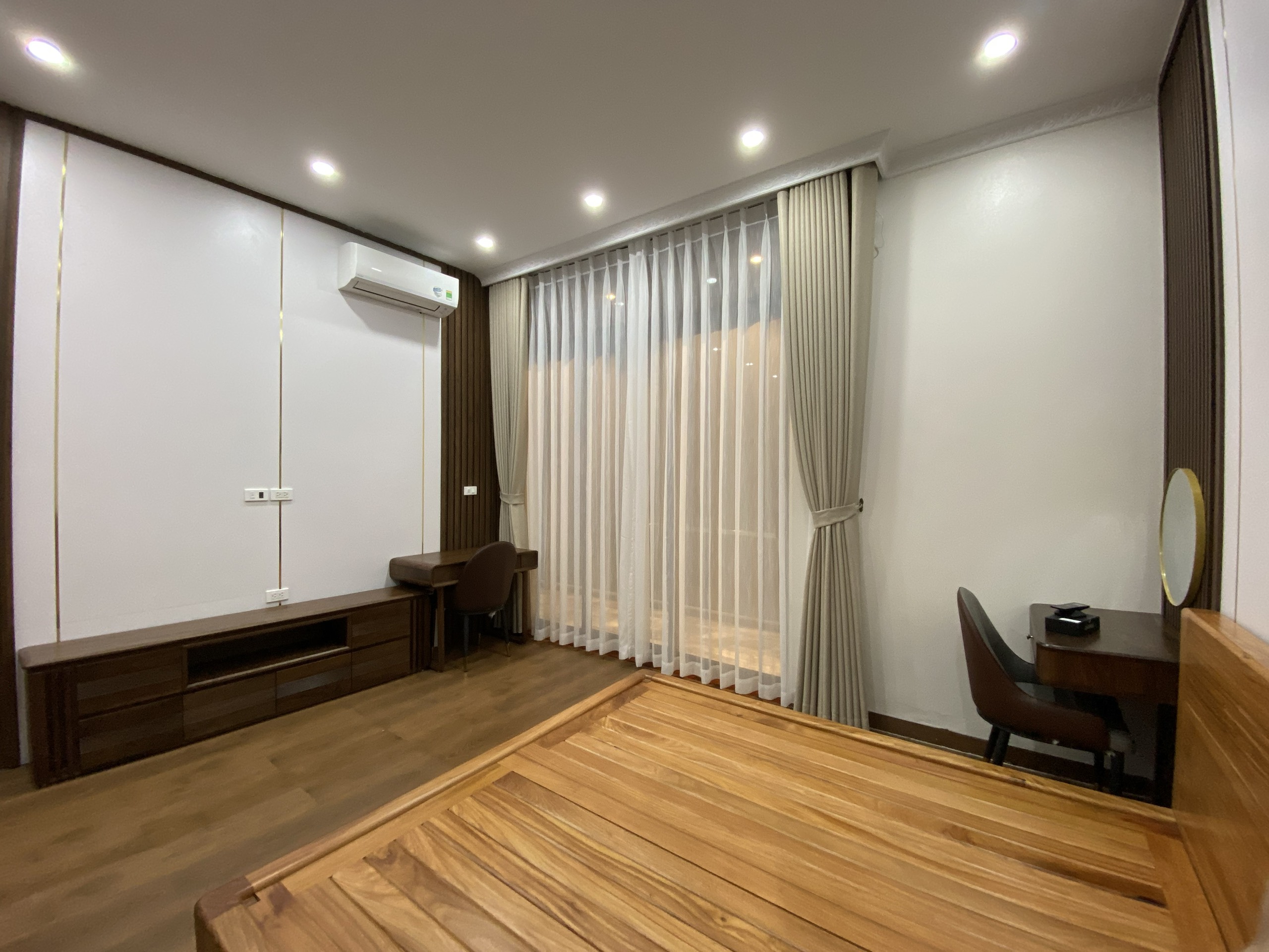 Rèm Vải Nhật Bản - Vẻ Đẹp Thanh Lịch Từ Phương Đông Tại Phố Duy Tân, Hà Nội