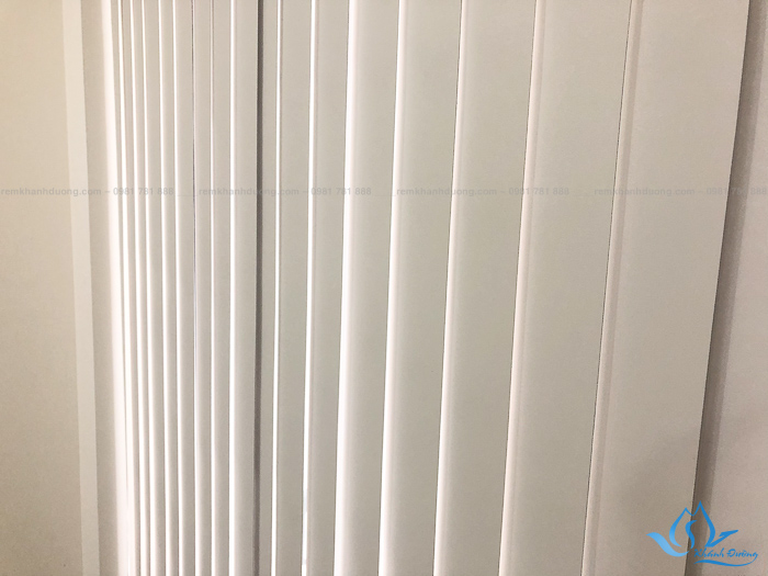 Chất liệu bền đẹp của màn lá dọc KL-97