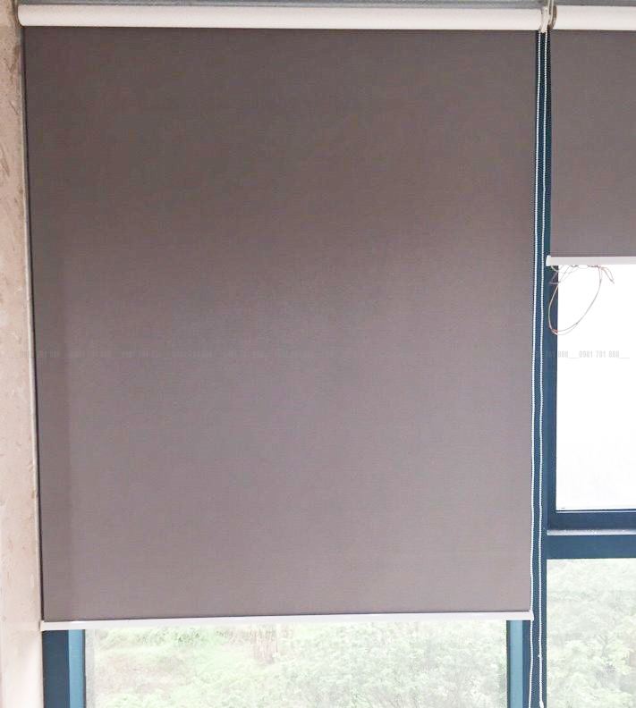 Rèm cuốn chống nắng C553 được sản xuất với cơ chế cuốn tròn đồng trục nên loại rèm cửa này tốn rất ít diện tích lắp đặt cũng như rất dễ dàng sử dụng