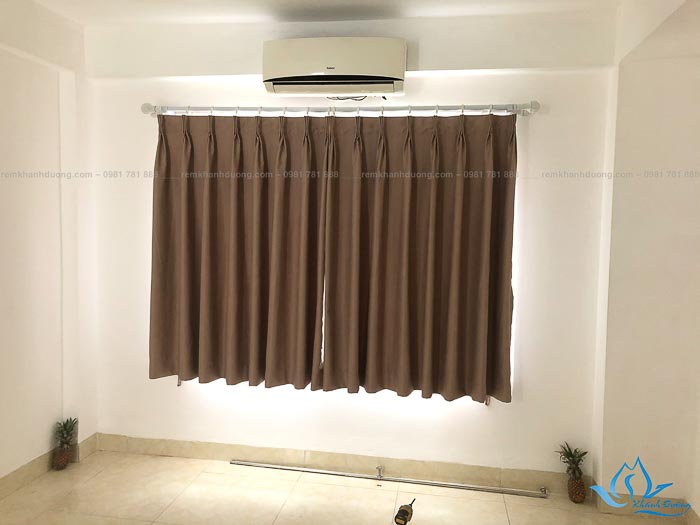 Rèm vải may chiết ly màu nâu đẹp ở Nguyễn Trãi