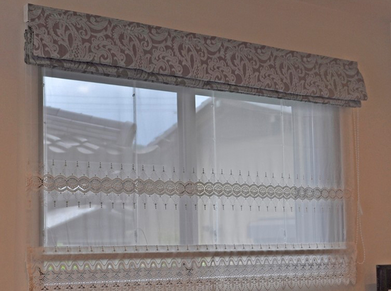 Mẫu rèm cửa sổ vải Bỉ mới nhất RB – 16 được may theo kiểu rèm Roman với gam màu lạ tím độc và lạ