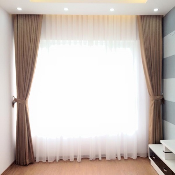 Màu nâu đất của bộ rèm vải Bỉ sang trọng bậc nhất khiến cho căn phòng trở nên dịu dàng, bình yên và thư thái