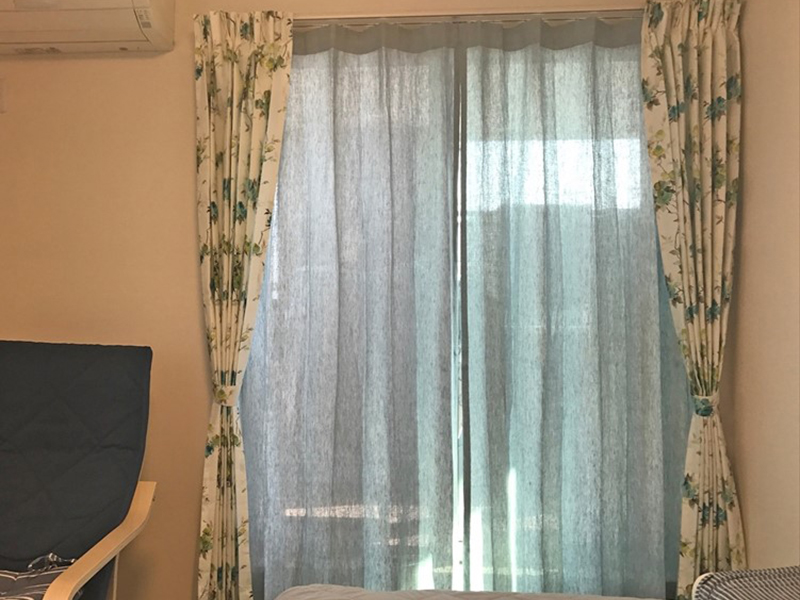 Bộ rèm vải Bỉ sang trọng bậc nhất không chỉ đẹp mà còn chống nắng cực tốt, bảo vệ căn phòng