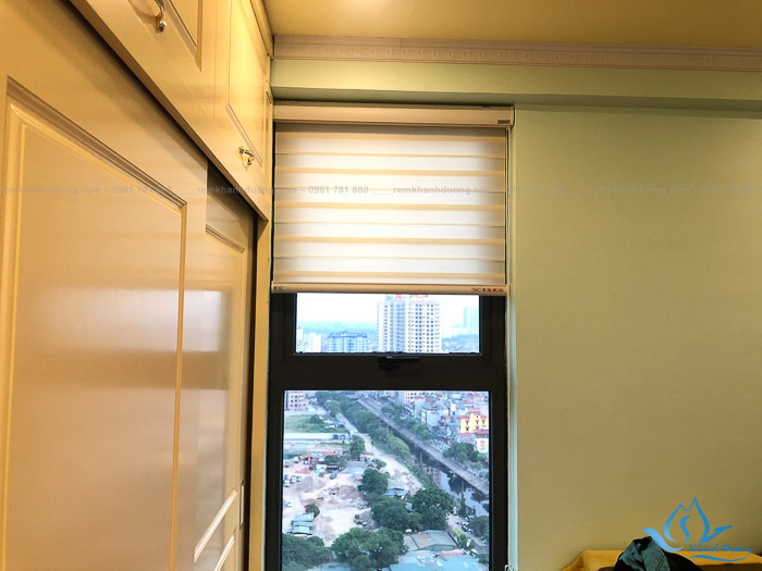 Rèm cầu vồng được làm từ chất liệu lưới và vải đan xen có khả năng chống nắng và chống côn trùng