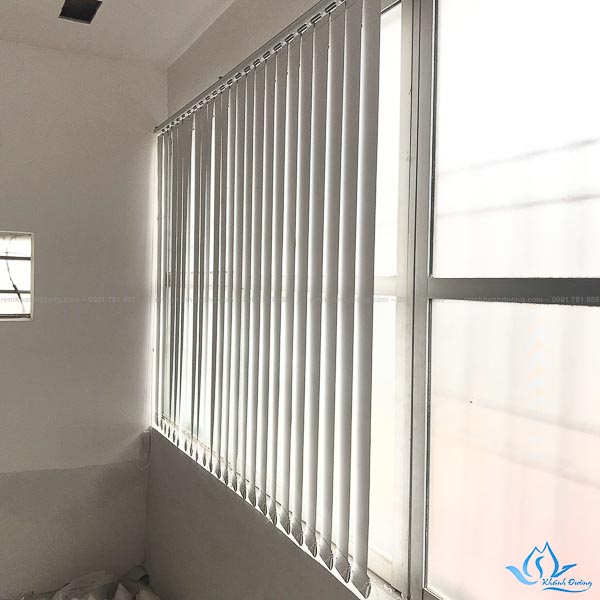 Công dụng tuyệt vời của màn lá dọc tại Khánh Đường