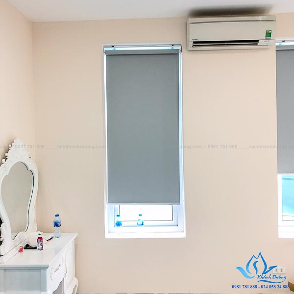 Rèm cuốn trơn gọn gàng, bám sát khung cửa