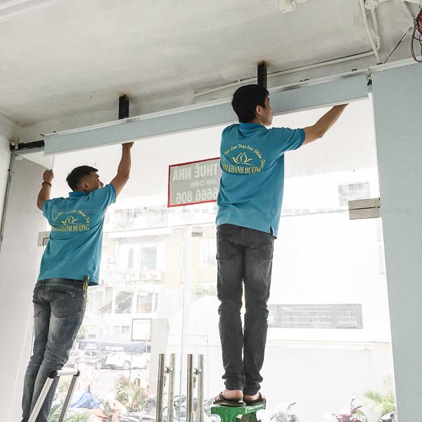 Giá rèm cuốn trơn thanh lịch cho cửa kính tại Tố Hữu, Cầu Giấy MA 1893