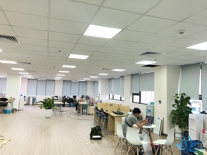 Rèm cuốn giá rẻ bền đẹp cho văn phòng diện tích rộng