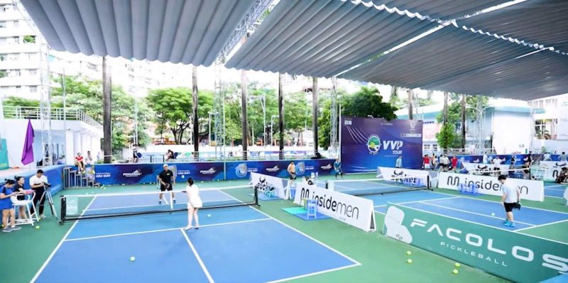 Mái che sân Pickleball hệ bạt mái xếp lượn sóng tại Tây Hồ, Hà Nội
