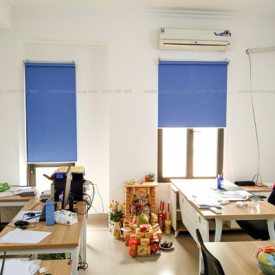 Mẫu rèm cuốn văn phòng xanh biển ấn tượng tại Nhân Hòa, Hà Nội RC10