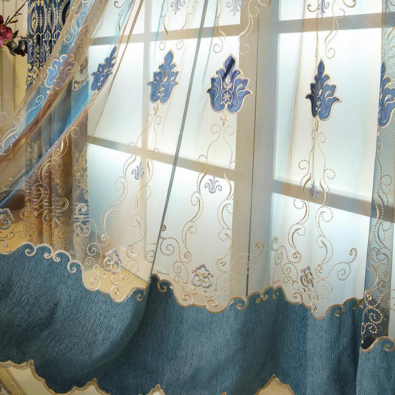 Lớp voan tinh tế làm rèm tân cổ điển thêm sang trọng hơn