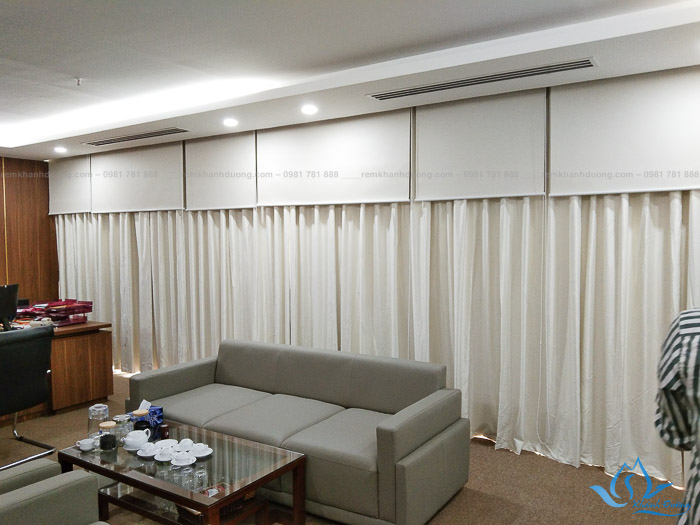 Rèm cửa cuốn phù hợp với mọi không gian và thiết kế văn phòng khác nhau