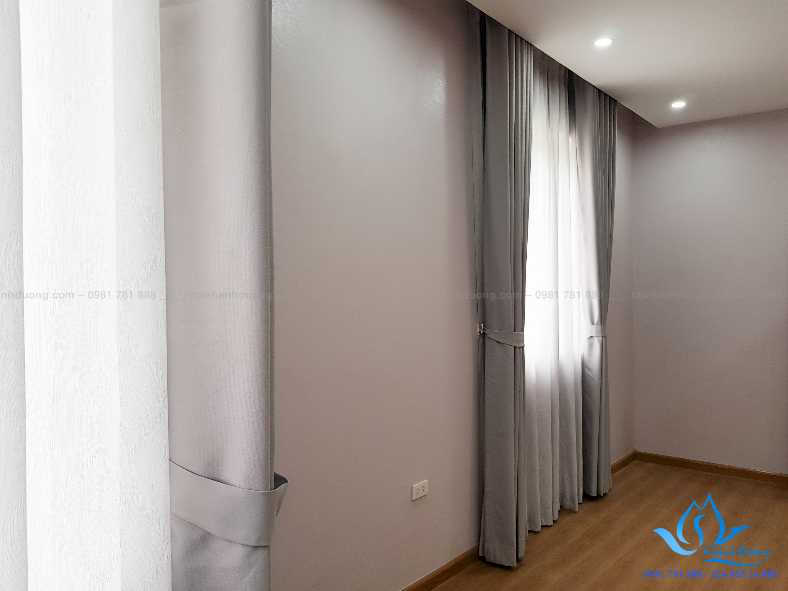 Lắp đặt rèm vải một màu cho phòng khách biệt thự sang trọng