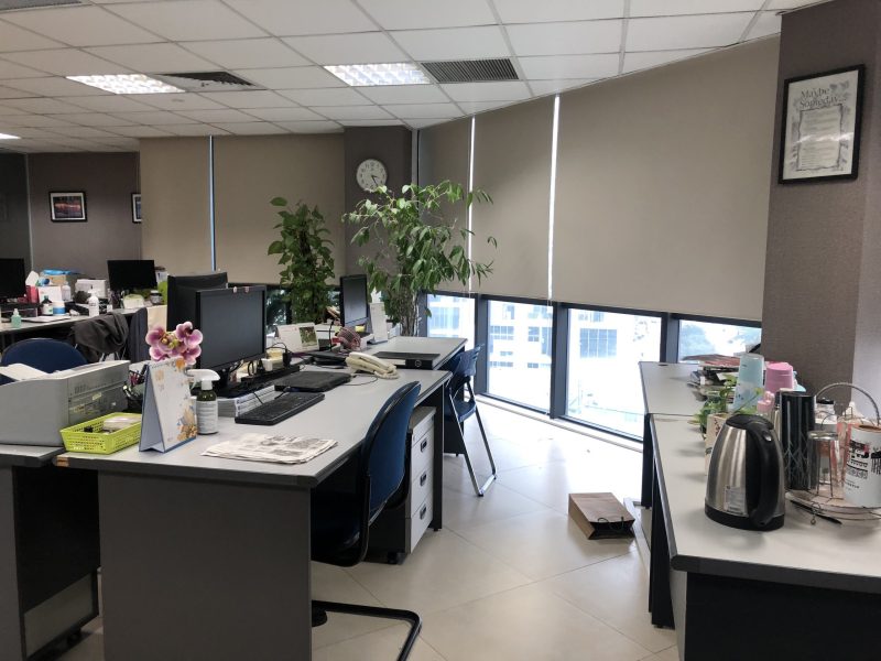 Rèm cuốn phụ kiện đồng màu tinh tế cho văn phòng tại Hoàng Mai