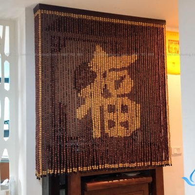 Rèm hạt gỗ hương đỏ phong thủy chữ Phúc tự nhiên cho phòng thờ chung cư Metropolis Liễu Giai