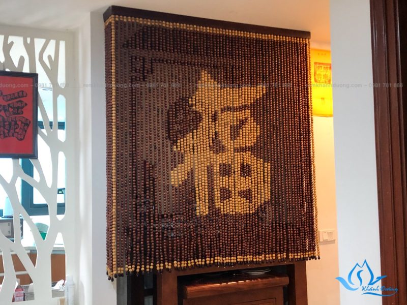 Rèm hạt gỗ hương đỏ phong thủy chữ Phúc tự nhiên cho phòng thờ chung cư Metropolis Liễu Giai