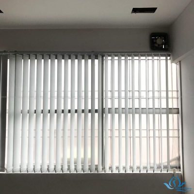 Rèm lá dọc cửa sổ cho văn phòng làm việc cao cấp tại Hoàng Ngân