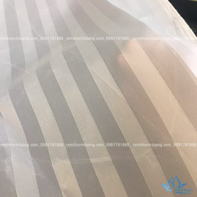 3-rem-phong-tam-mau-kem-soc-ke-350K-m2 (6)