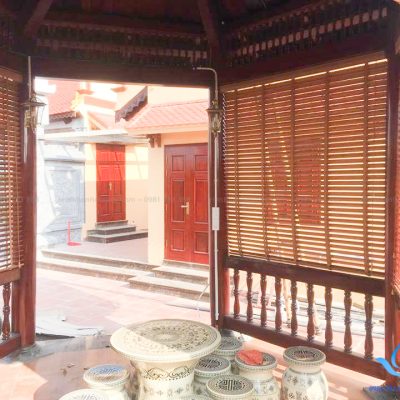 Kiểu dáng gọn gàng và lá rèm dày khít giúp điều hòa nhiệt độ bên trong