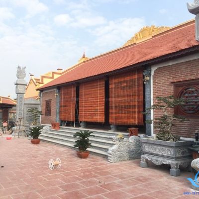 Rèm nhựa giả gỗ MSJ 504 thích hợp lắp ngoài trời như màn cửa nhà thờ tổ ở huyện Quốc Oai – Hà Nội