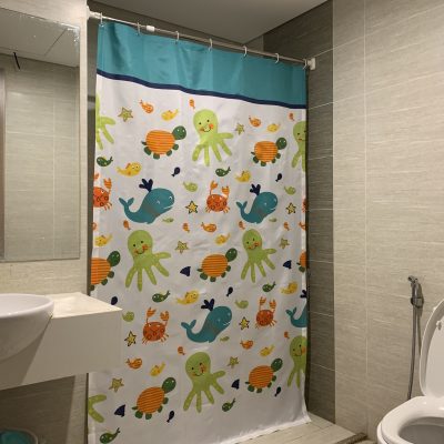 Rèm nhà tắm hoa văn chuyên ngăn nước cho phòng các bé nhỏ
