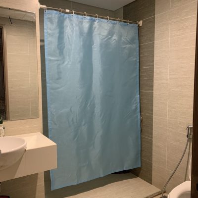 Rèm phòng tắm màu xanh ánh kim chống nước cho nhà bác Hùng tại Quy Nhơn