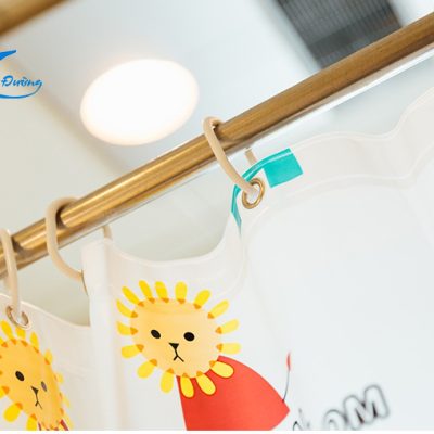 Các móc treo giúp thao tác kéo rèm trơn tru, dễ dàng hơn