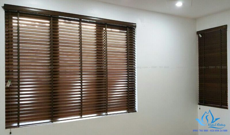 Rèm gỗ bách MSJ 701 được lắp trong phòng ngủ nhà chú Lý giúp thư giãn đầu óc