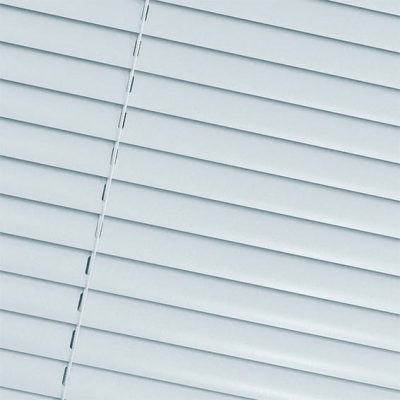 essence-baby-blue-20-venetian-blind-3
