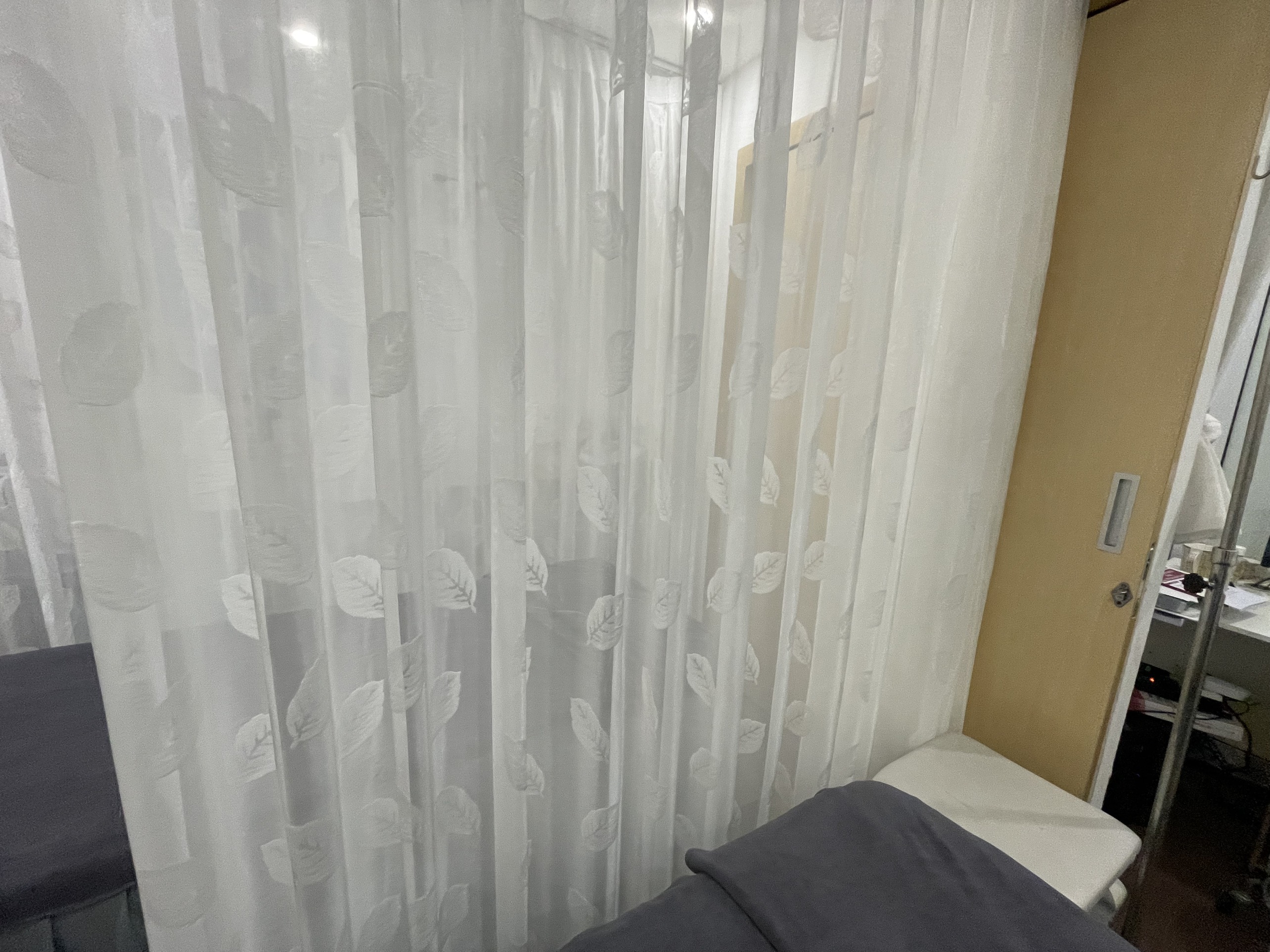 Rèm spa họa tiết lá cho khu thẩm mỹ bệnh viện Hòe Nhai Ba Đình