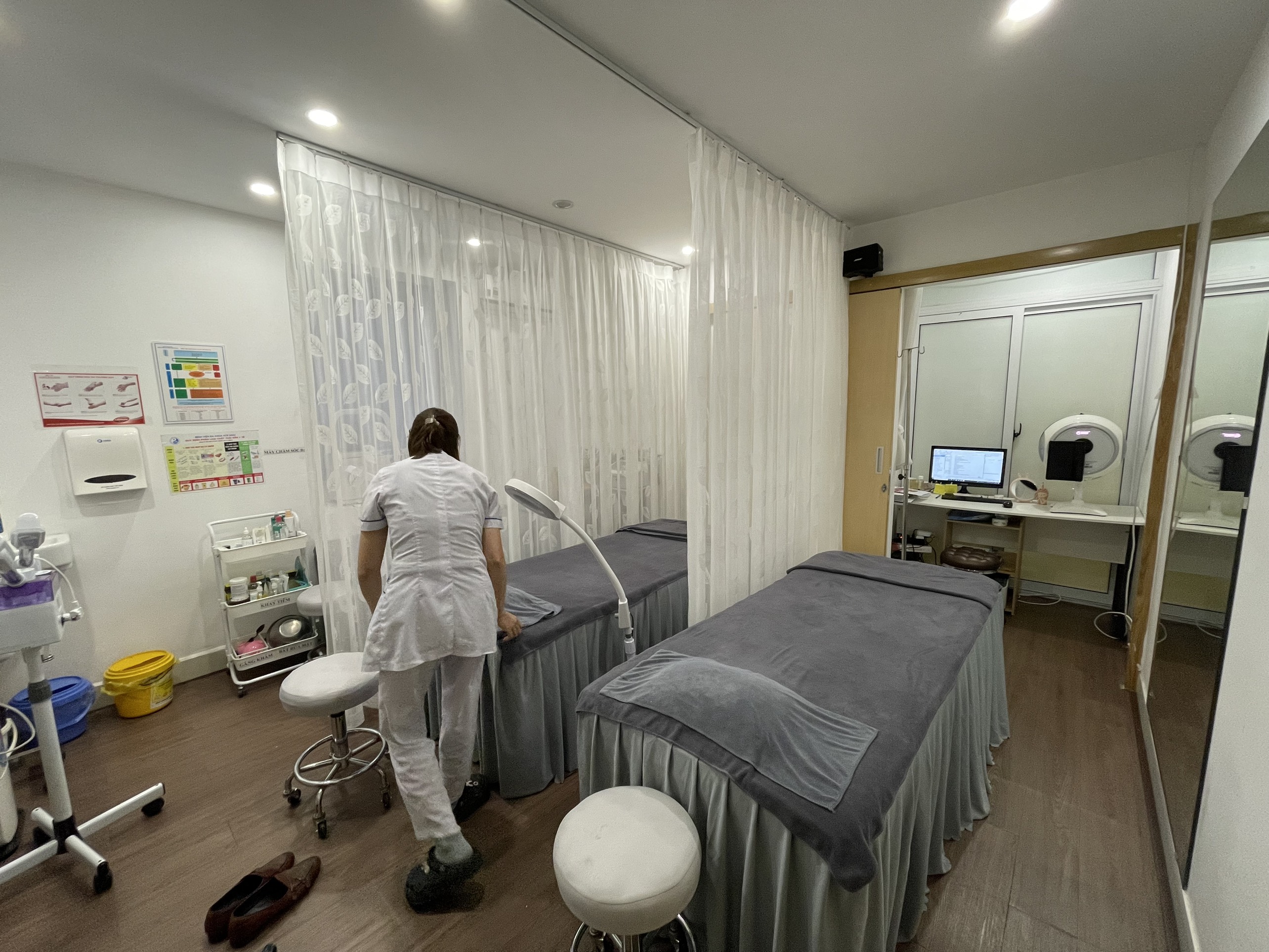 Rèm spa họa tiết lá cho khu thẩm mỹ bệnh viện Hòe Nhai Ba Đình