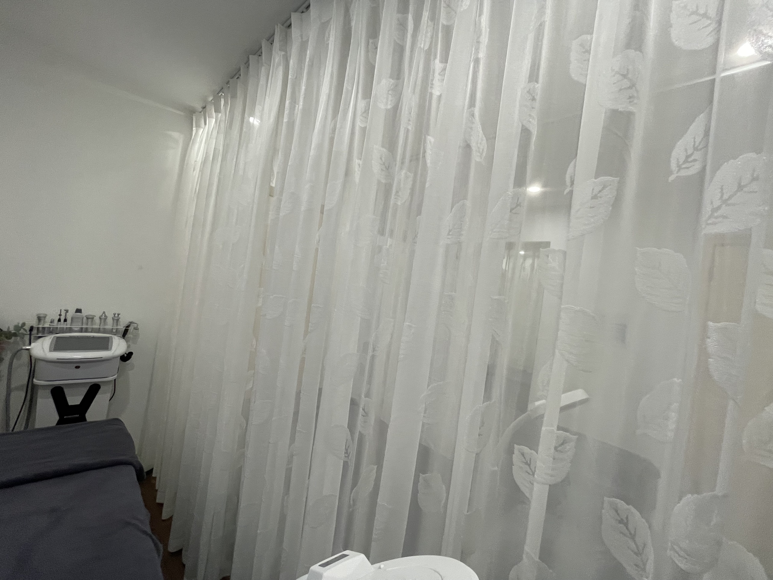 Rèm spa họa tiết lá cho khu thẩm mỹ bệnh viện Hòe Nhai Ba Đình