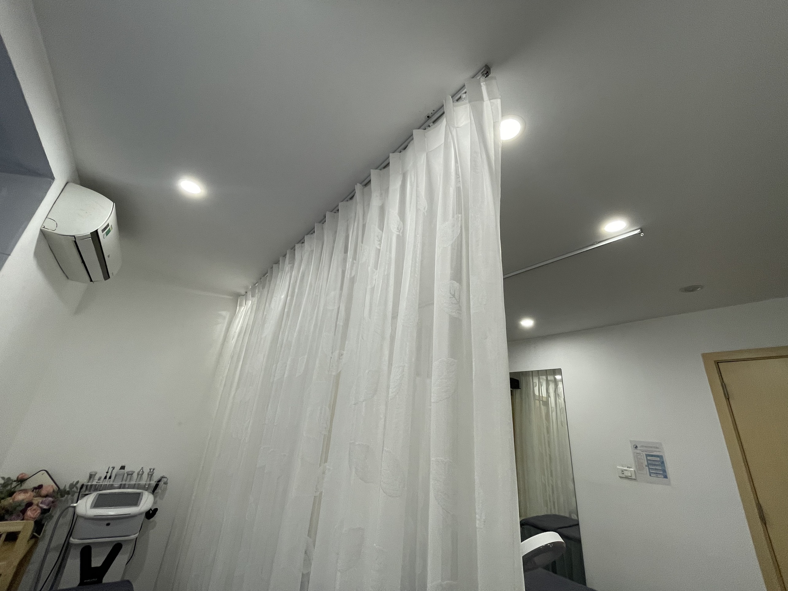 Rèm spa họa tiết lá cho khu thẩm mỹ bệnh viện Hòe Nhai Ba Đình