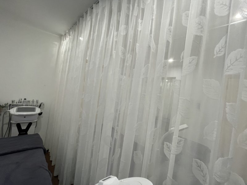 rèm spa họa tiết lá cho khu thẩm mỹ bệnh viện Hòe Nhai Ba Đình  (4)