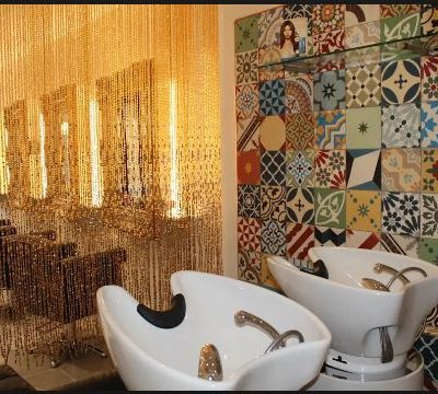 Sợi, hạt đá đính kết tinh xảo khiến bộ rèm thêm lấp lánh