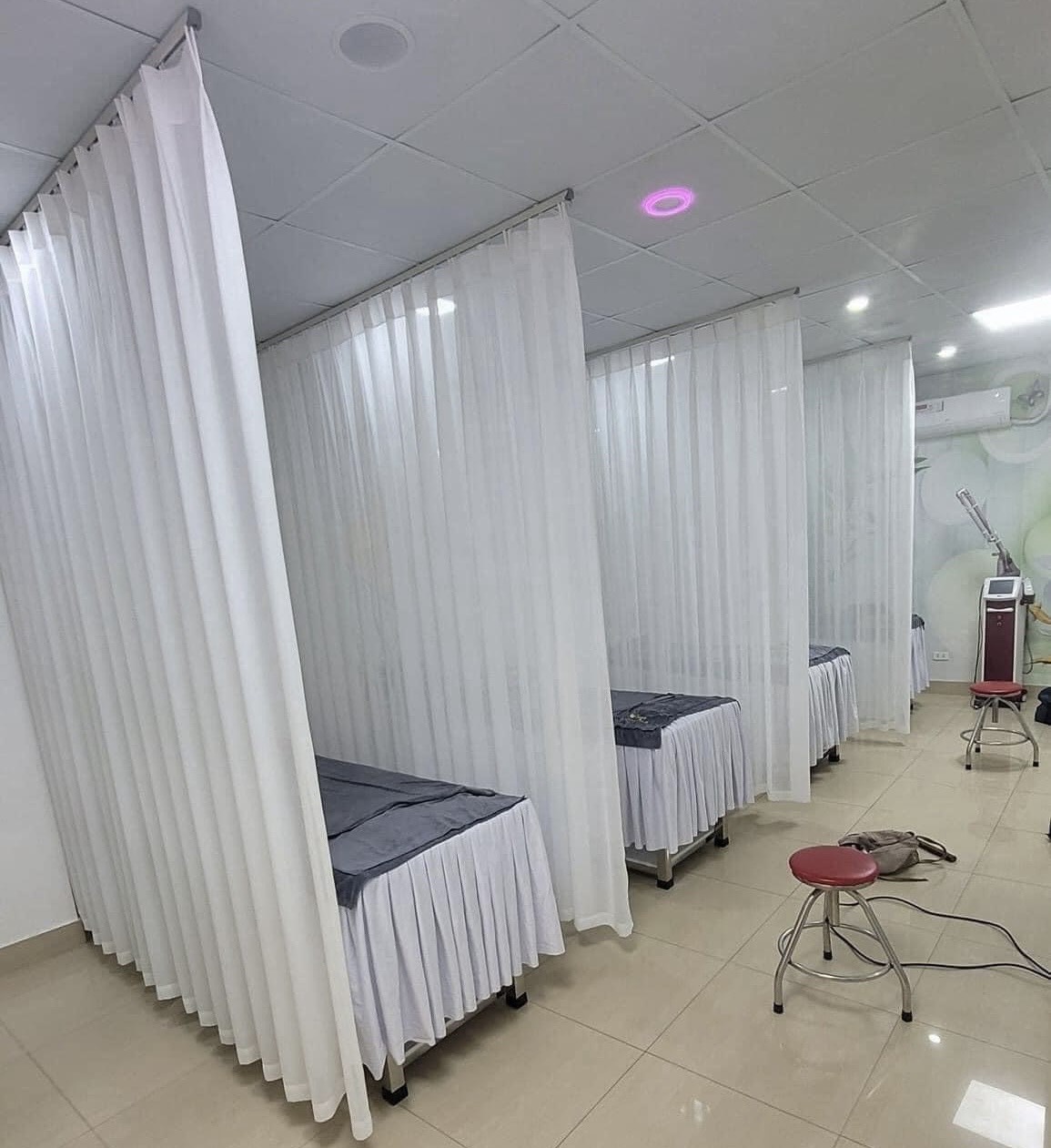Rèm spa Voan trắng ngăn giường cho thẩm mỹ viện tại Lê văn Lương
