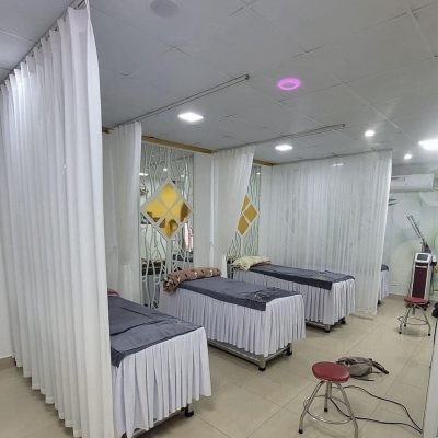 Rèm spa Voan trắng ngăn giường cho thẩm mỹ viện tại Lê văn Lương  (3)