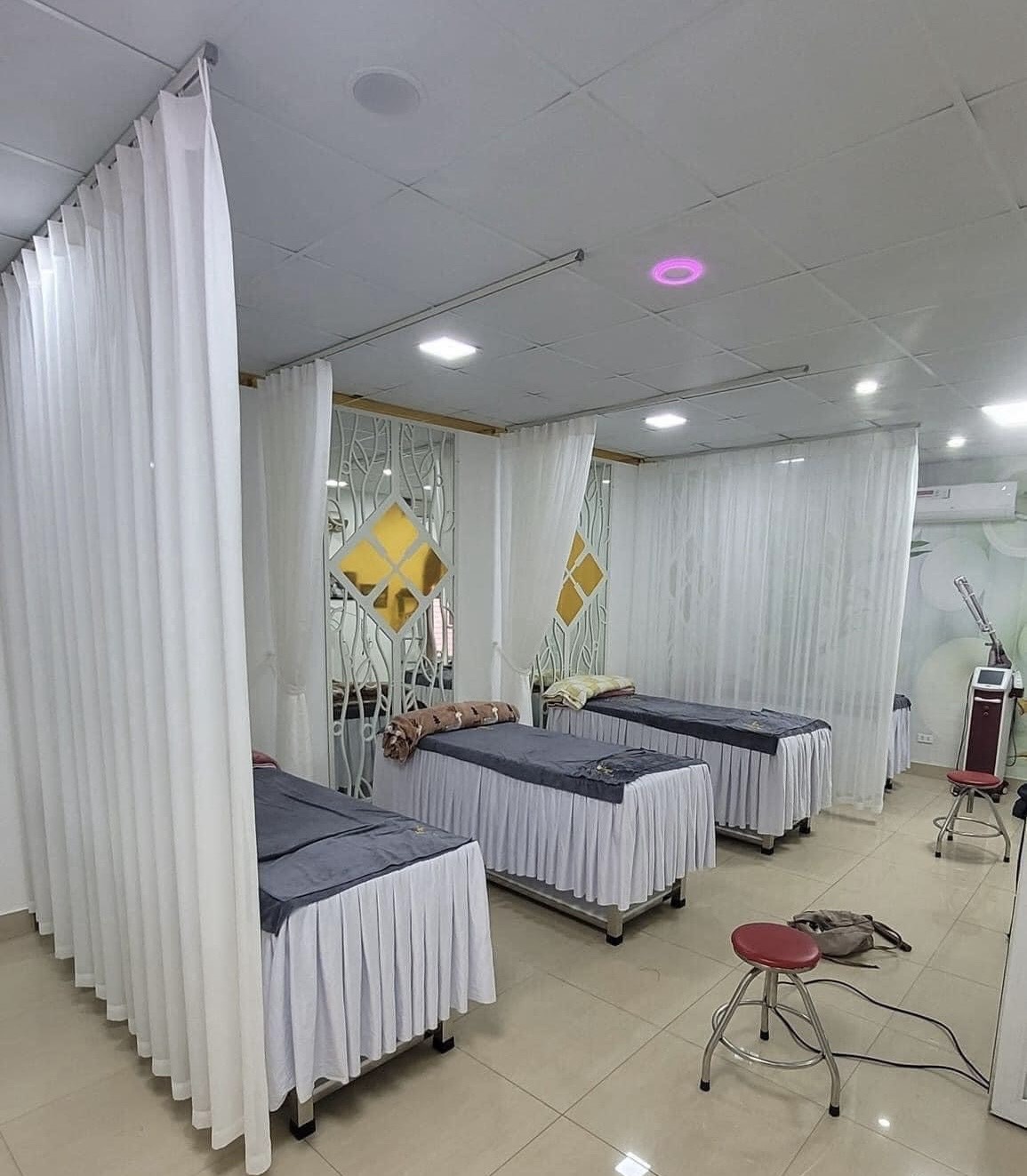 Rèm spa Voan trắng ngăn giường cho thẩm mỹ viện tại Lê văn Lương