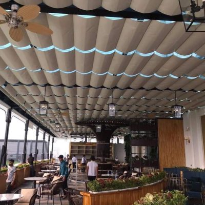 rèm trần che mái kính cho quán cafe tại sân golf Long Biên