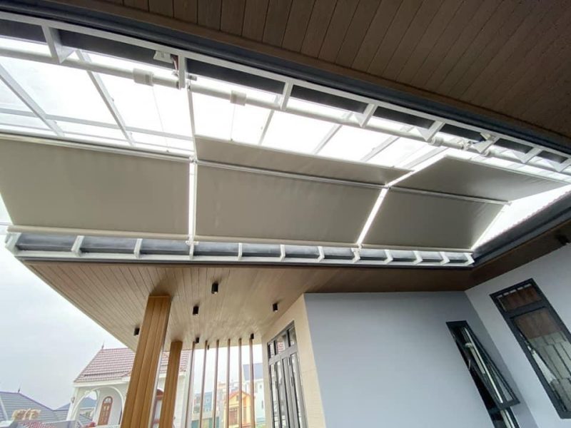 Rèm trần che mái kính dạng phẳng vải cản sáng 100% cho nhà hiện đại tại Hoài Đức