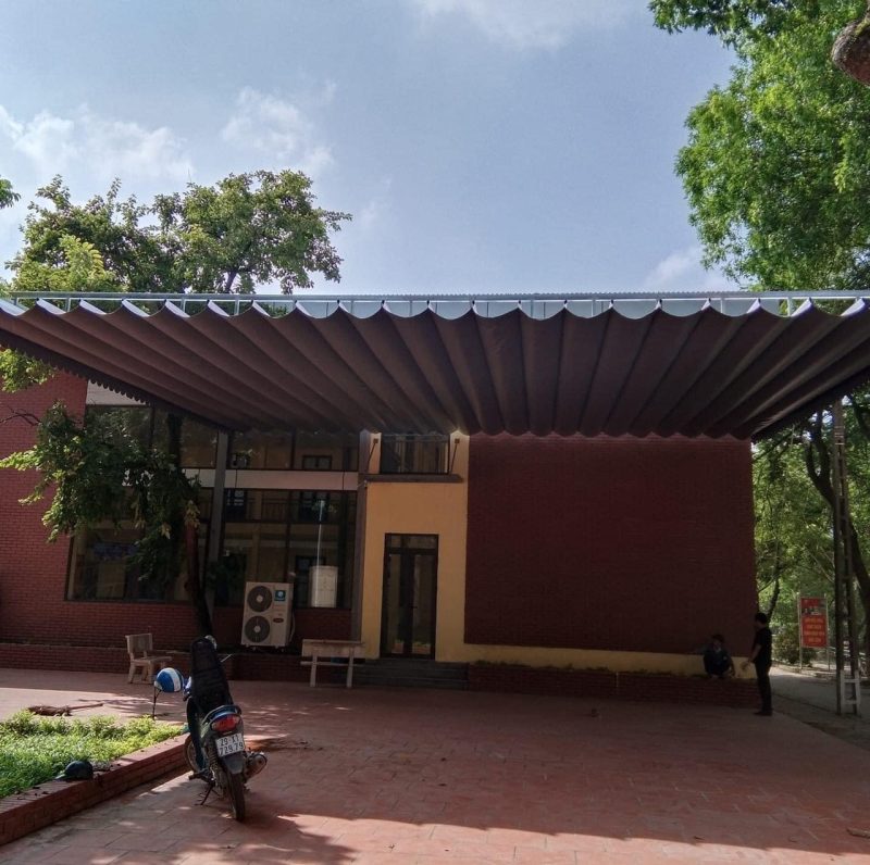 Rèm trần chống nắng ngoài trời cho nhà hàng tại Long Biên