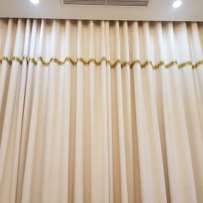 Rèm vải màu kem đẹp cho  phòng khách nhà biệt thự