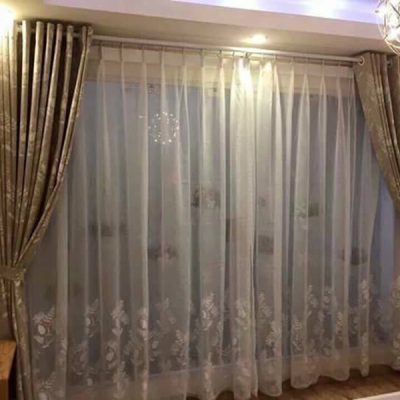 Rèm vải hai lớp hoa văn màu kem sáng cho không gian hiện đại tại Nguyễn Văn Cừ