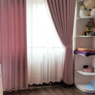 11.1 (1) rèm vải  màu hồngcho phòng bé gái giá 960,000_